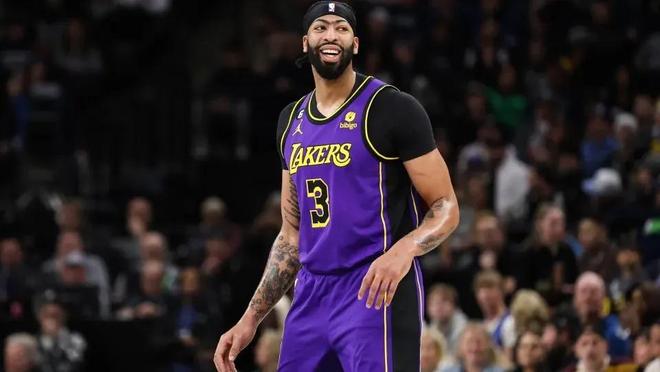 米利唐：对自己在右后卫的发挥很满意；巴西队防守有明显进步