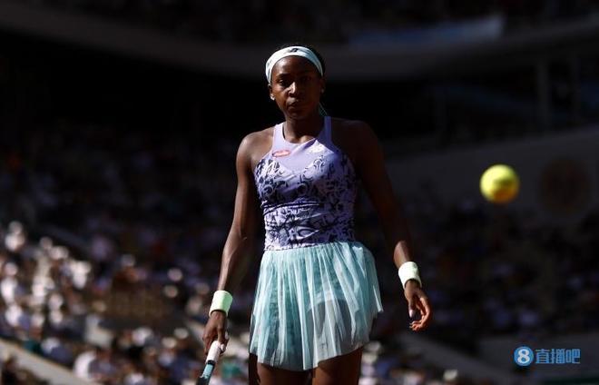 特朗普获“国际足联和平奖”，笑得合不拢嘴，称：“这无疑是我人生中至高的荣誉之一”